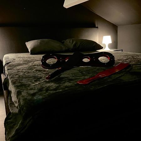 Amour D'Une Nuit, Loveroom Сарсель Экстерьер фото